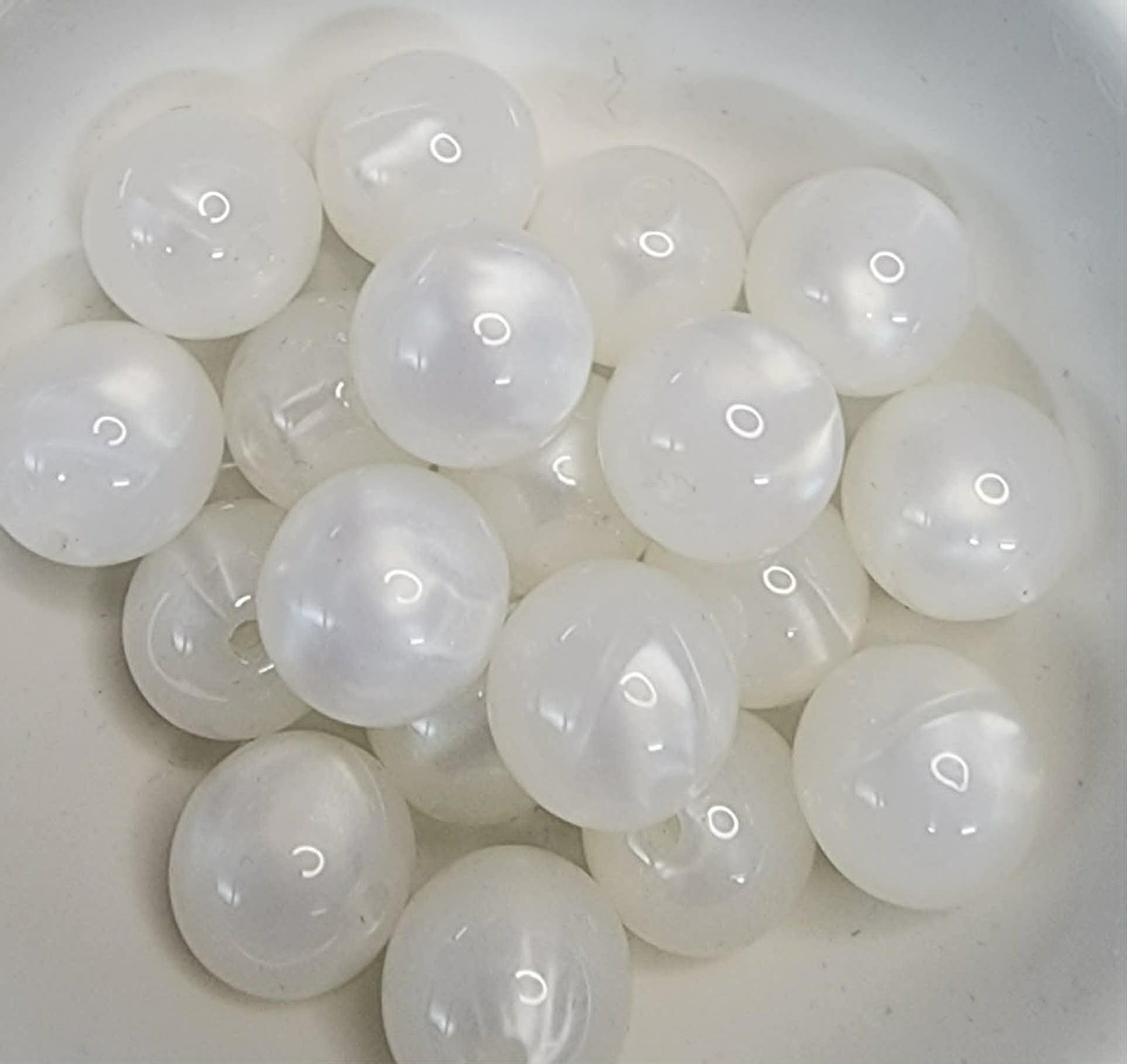 Mother of Pearl White Cats Eye- 16mm
